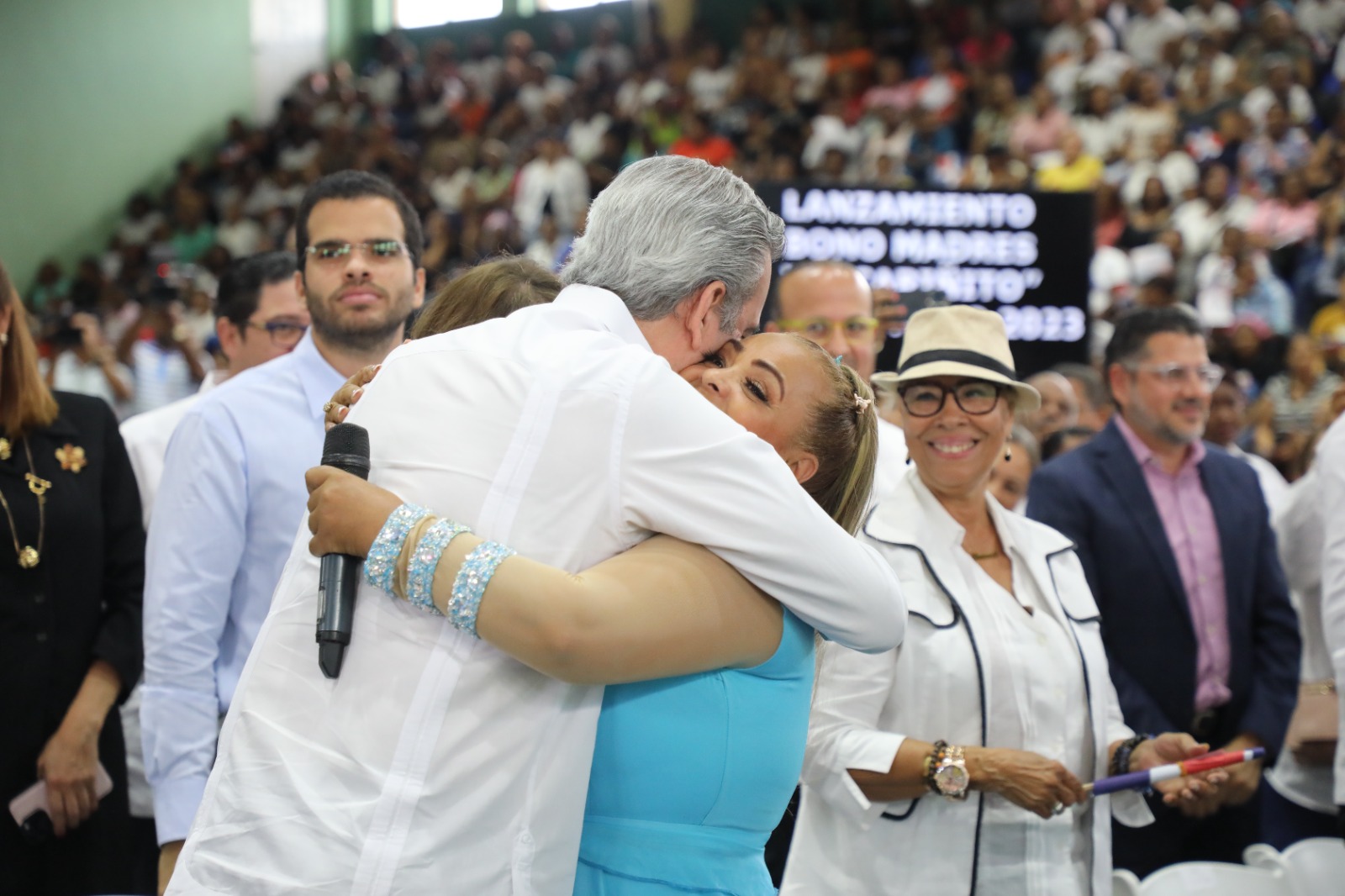 Presidente Abinader anuncia cariñito para mamá, un bono que impactará a un millón de madres.