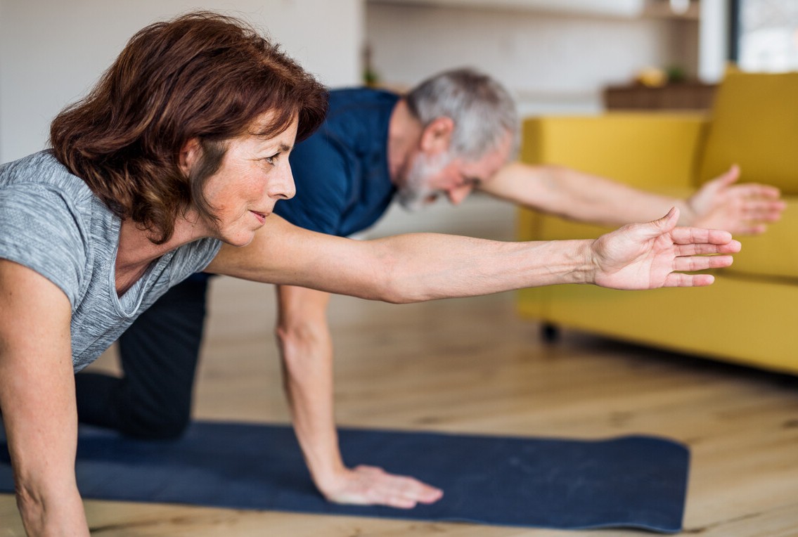 ¡Gana flexibilidad a los 50 años! Guía rápida para empezar con ejercicios sencillos.
