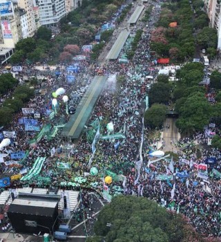 Multitudinaria marcha contra el Gobierno