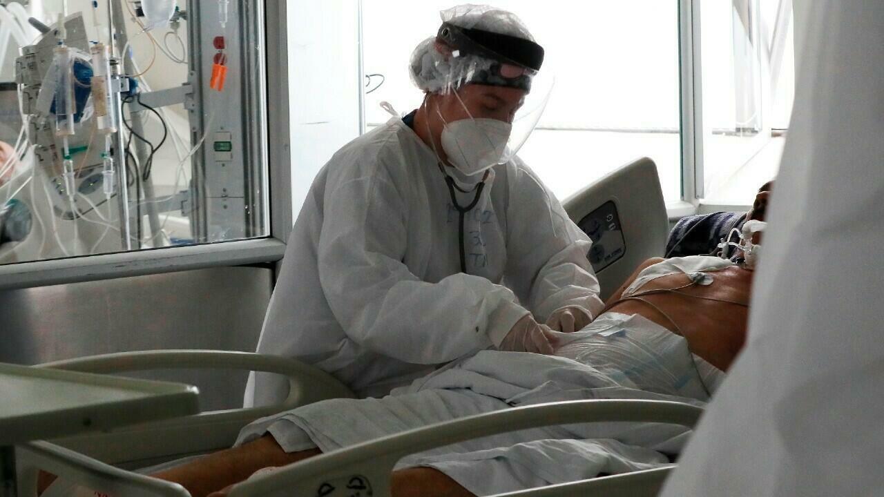 Cuarto pico por variante Delta y reapertura de entretenimiento: Advertencia de médicos