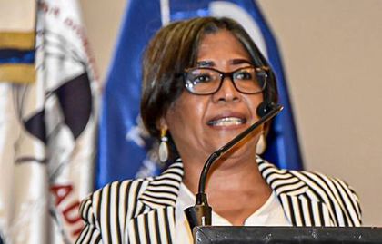 Contratación de docentes de excelencia genera diversas opiniones