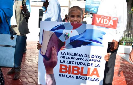 El Codue felicita a Educación por incluir Biblia en clases