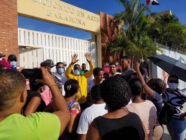 Escuela en municipio de Barahona pospone inicio de año escolar por falta de cupo