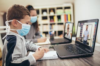 Salto tecnológico en educación se retrasa por falta de equipos