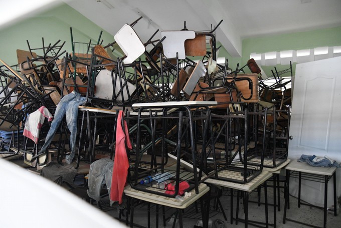 Alumnos sin clases por deterioro en la escuela Matías Mella