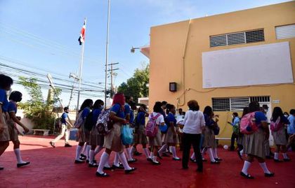 Liceos del Distrito Nacional estuvieron buena presencia de alumnos en el reinicio del años escolar