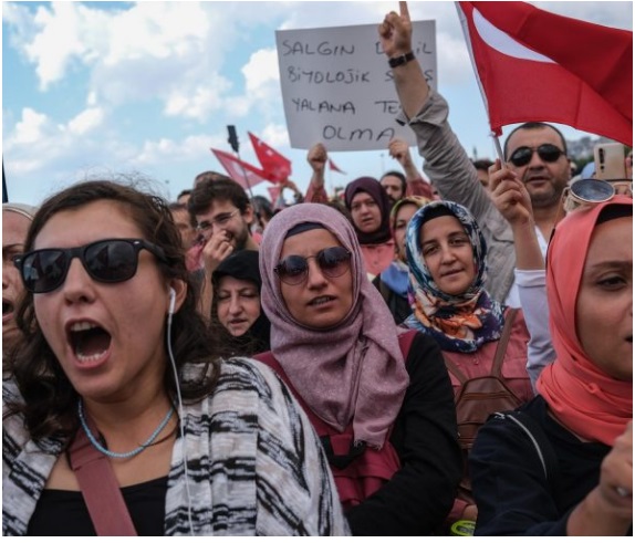Una protesta antivacunas consigue reunir a 20.000 personas en Estambul