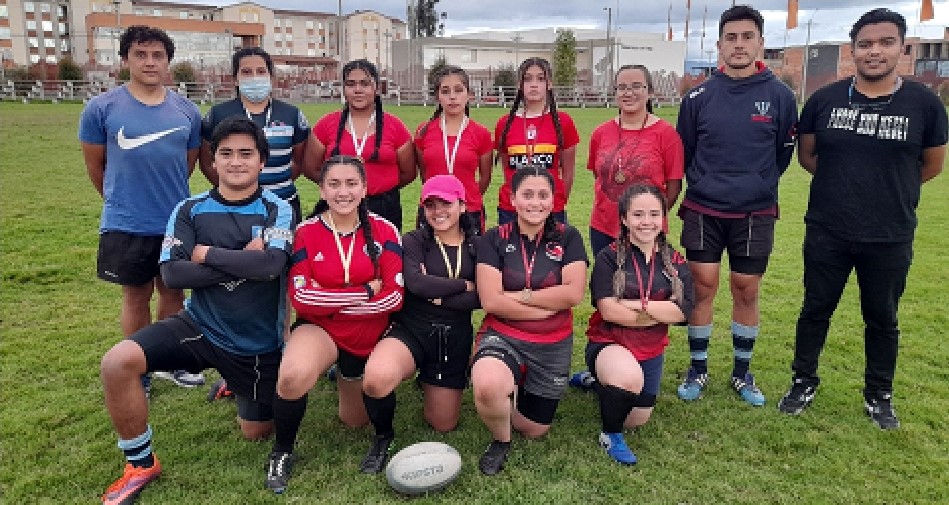 ESTUDIANTES SILVERIANAS PIONERAS EN EQUIPO FEMENINO DE RUGBY EN EL MUNICIPIO.