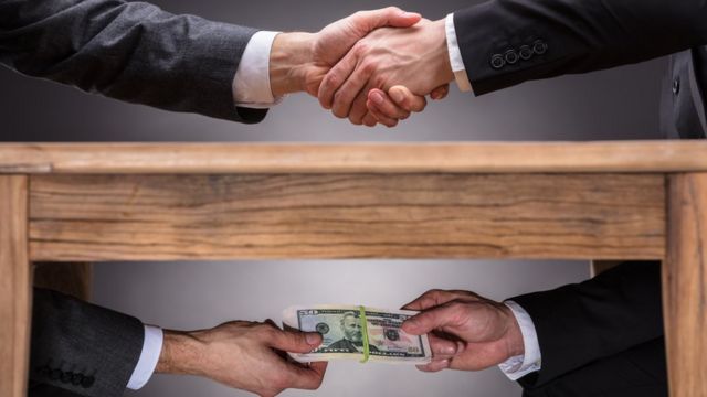 La deshumanizacion: La corrupcion no es un juego