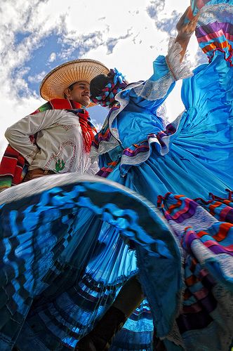 LA DANZA FOLKLORICA
