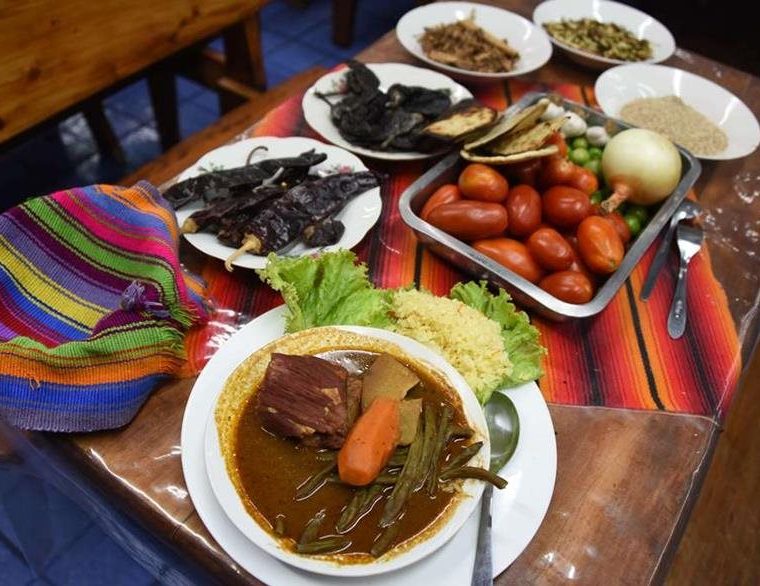 Comidas y bebidas típicas (video)