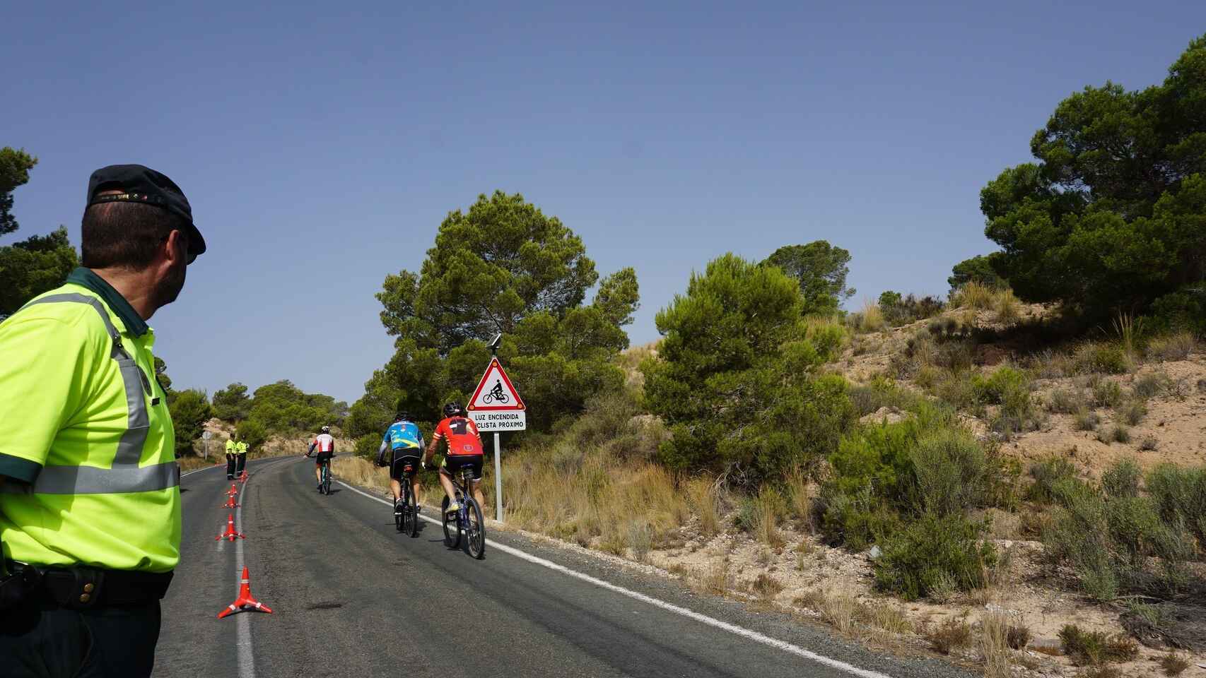 Un ciclista graba cómo un Guardia Civil le multa "injustamente" en Elche