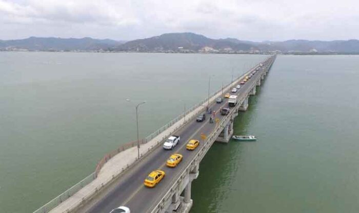 Obras en puentes y vías de Manabí con irregularidades, según Contraloría