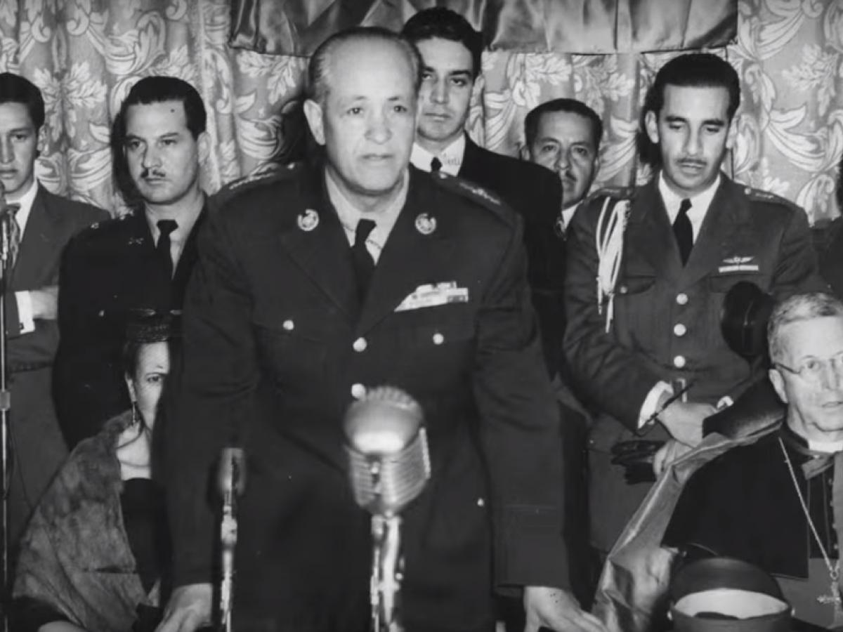 El teniente general Gustavo Rojas Pinilla asumió anoche la presidencia del país