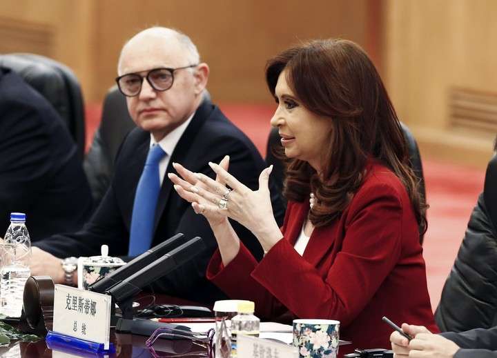 Encubrimiento del atentado a la AMIA y traición a la Patria: el juez Bonadio unificó las causas contra Cristina