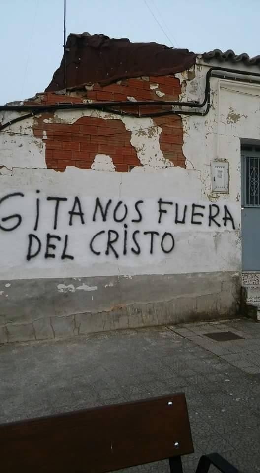 EL AYUNTAMIENTO DE PALENCIA RETIRA LAS PINTADAS ANTI RACISTAS