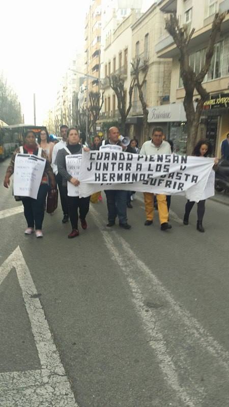 Varias asociaciones convocan una manifestación en sevilla contra la retirada de niños a padres de familia