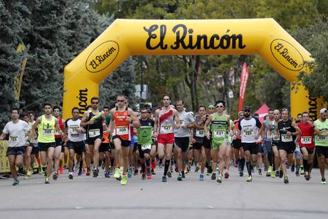 Más de 600 corredores inundan el Parque Grande.