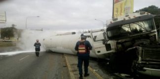 Gandola cargada de nitrogeno liquido volcó en la avenida libertador
