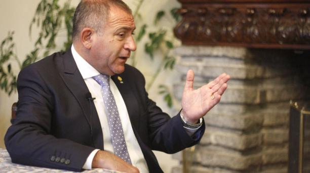 Ecuador pedirá a Argentina el no retorno del embajador Luis Juez  