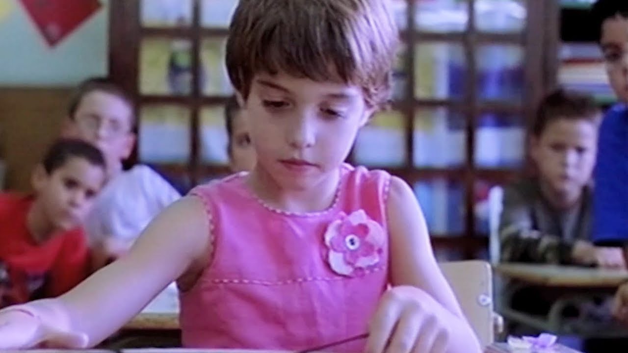 Vestido Nuevo - Corto trans infantil Español - ( 2007 )