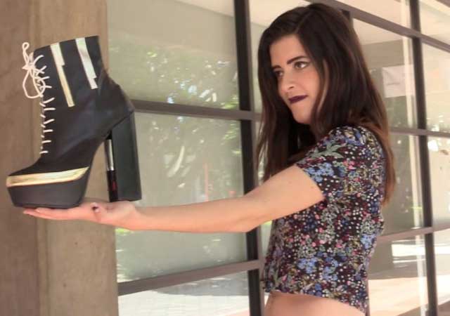 Poblana crea tacones con gas pimienta para defensa personal