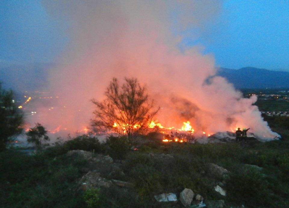 Incendio de cobertura vegetal en el sector de Morelly