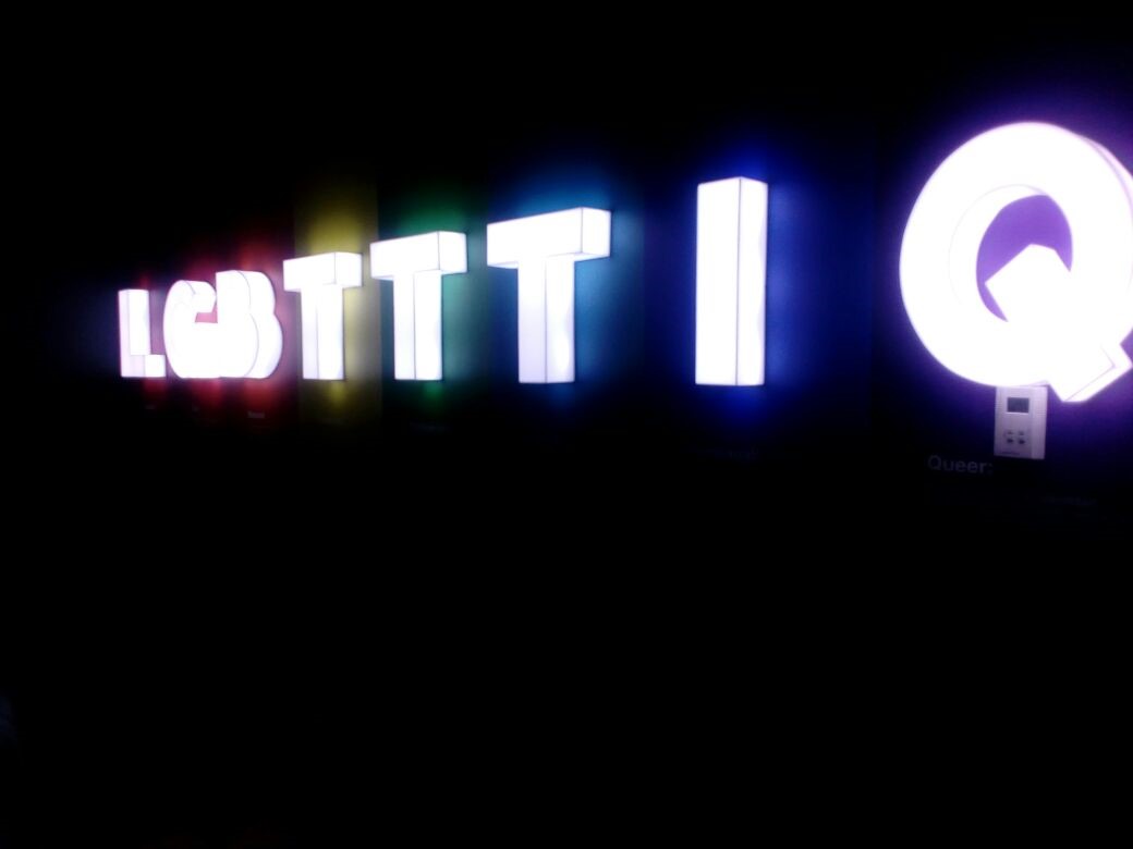 LGBT + IDENTIDAD, AMOR Y SEXUALIDAD  