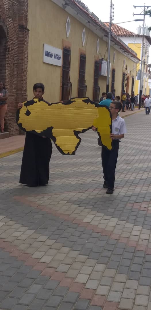 Participación del Mons. Salustiano Crespo en el evento "Vístete de Santidad"