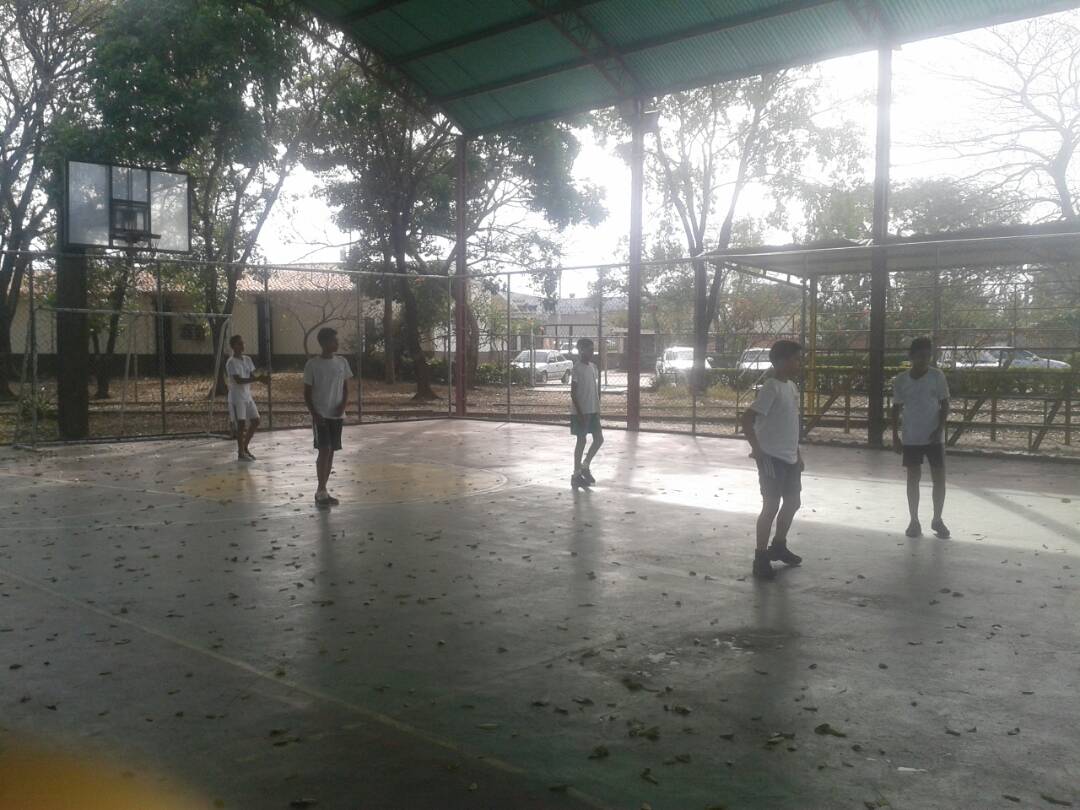 EQUIPO DE FÚTBOL SALA MASCULINO DEL SALUSTIANO PERDIÓ 6-4 CONTRA EL ROSARIO