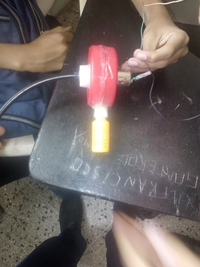 Construcción de una Aspiradora en el grupo de ciencia divertida de los viernes